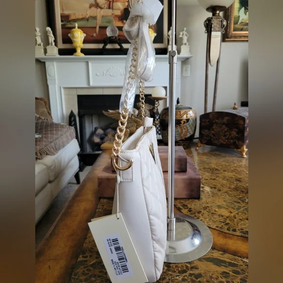 MARIO VALENTINO White Quilted Shoulder Bag with Gold Chain - Picture 4 of 9